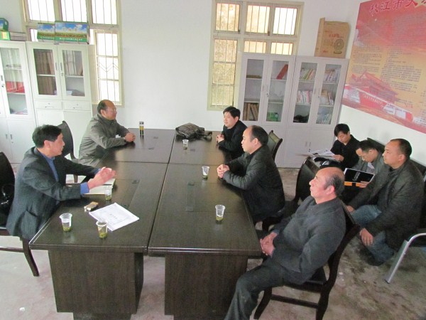 武大綠洲公司考察組與枝江市問(wèn)安鎮(zhèn)政府領(lǐng)導(dǎo)緊密洽談中