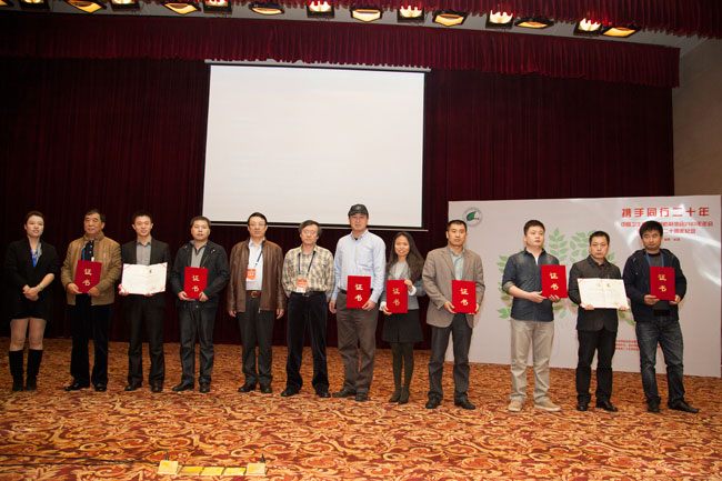     ���h���g����˾��������߀�������Ʌf(xi��)���e�k���l(w��i)���к���������ИI(y��)�l(f��)չՓ������I(y��)�Y�|(zh��)�����c�Ј���չՓ�����l(w��i)�����xˎе�l(f��)չՓ����PCO���к�������ƣ���I(y��)���v�õȕ��h�͌W(xu��)�g(sh��)������ӏ����c����(n��i)��ý�������ͬ�еĽ�����(li��n)ϵ�������ˌ��ИI(y��)�l(f��)չ���¼��g(sh��)��������˽����_����ҕҰ��